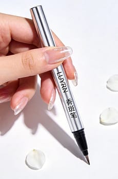 LUYRN Quick-Drying Freckle Pen M616 - Wholesale